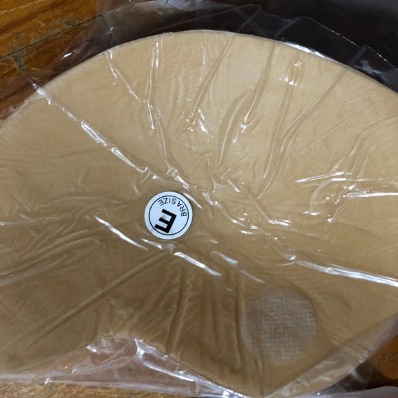 Strapless Lift Up Invisible Bra and Tape - Picture 8 of 8